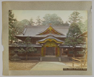 Templet i Uyeno, Tokyo, Japan (håndfarvet sort/hvid foto) af Japanese Photographer