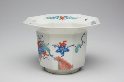 Kop, slutningen af det 17.-begyndelsen af det 18. århundrede (Kakiemon, porcelæn med overglasur emalje) af Japanese School