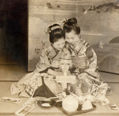 Japanske piger bruger et stereoskop med stereografiske kort, 1899 af Japanese School