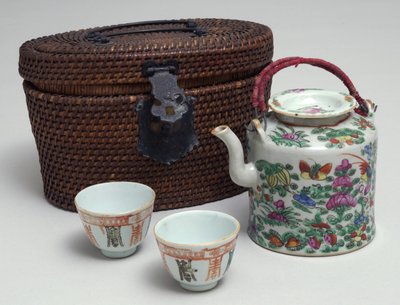 Japansk testel med kurveetui, ca. 1850 (porcelæn) af Japanese School