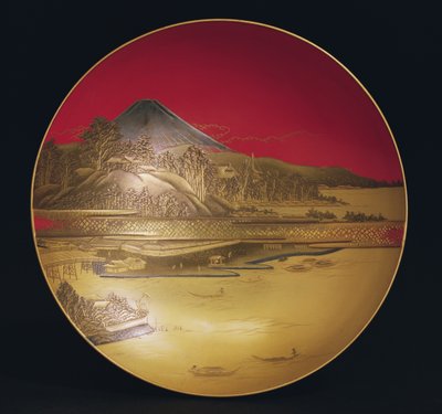 Sake kop, forestillende et landskab med både og en bro under Fuji-bjerget, 1800-tallet (lak og indlæg af guldfolie på lakgrund) af Japanese School