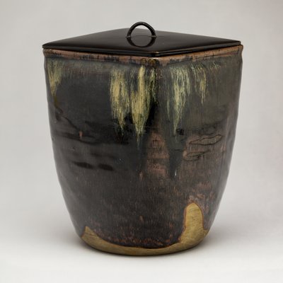 Takatori-Ware Vandkrukke (Mizusashi) (glaseret stentøj med laklåg) af Japanese School