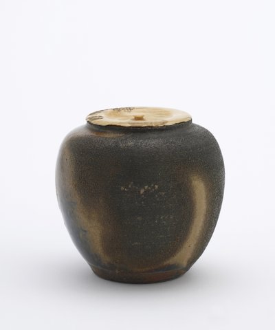 Tea caddy, imo-no-ko type, Aichi præfektur, Edo periode (keramik) af Japanese School