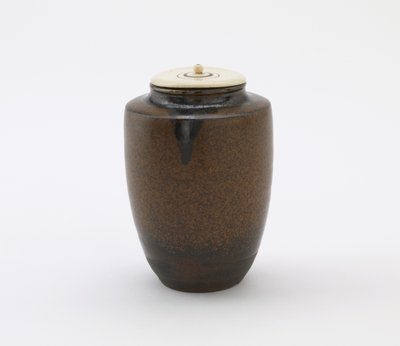 Tea caddy, katatsuki type, Edo periode (keramik) af Japanese School