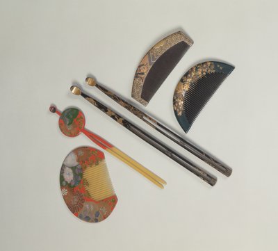 To sæt hårnåle og kamme, Edo-perioden fra det 18. eller 19. århundrede (lak) af Japanese School