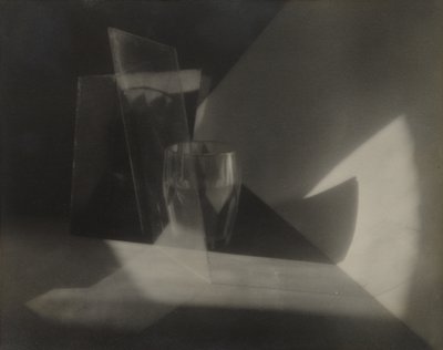 [Still-Life Abstraction], ca. 1923 (gelatinesølvtryk) af Jaromir Funke