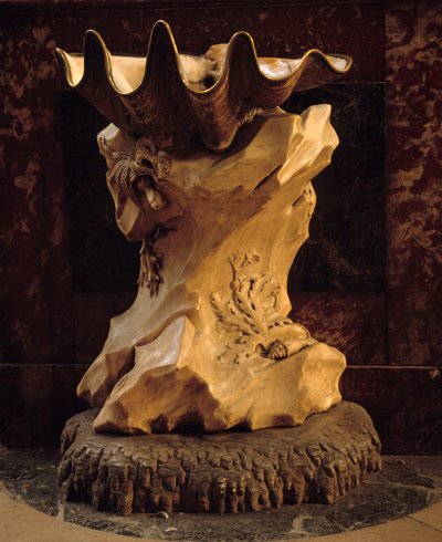 Benitier form af en skal på klippe realiseret af Jean Baptiste Pigalle (1714-1785) 1745 Paris, Church Saint Sulpice. af Jean Baptiste Pigalle
