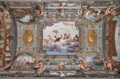 Bryllupsbanket. På skyerne sidder Bacchus, Ariadne og Venus med en figur, der skænker vin, ved et rundt bord. De andre guder ser til på afstand. af Jean Boulanger