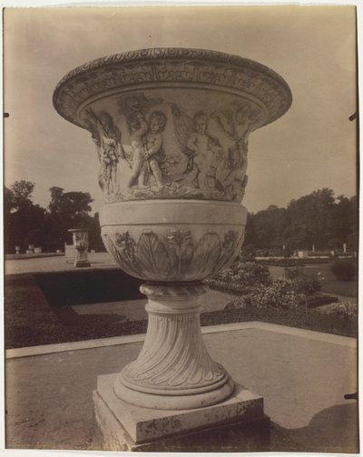 Versailles, Vase af Jean Eugène Auguste Atget