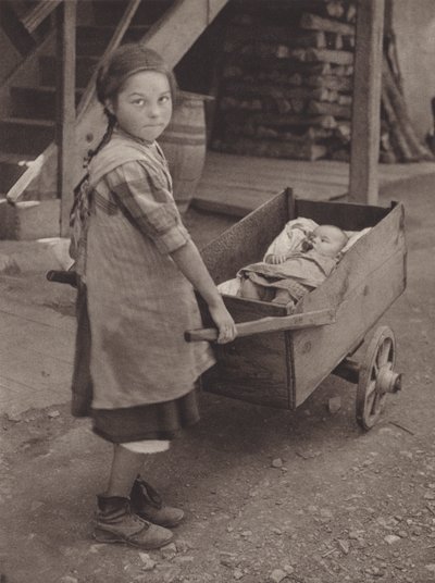Schweiz: The Simple Life, en primitiv barnevogn (s/h-billede) af Jean Gaberell