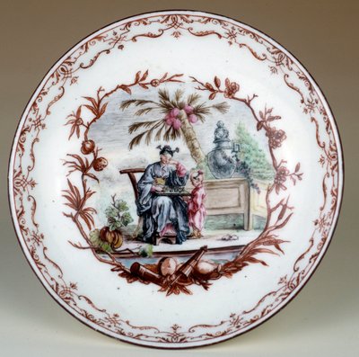 Porcelænstallerken, der repræsenterer en kinesisk skakscene. Realiseret af Jean Michel Liotard (1702-1796). Paris, dekorativ kunst af Jean-Michel Liotard