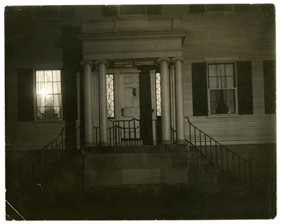 Boston døråbning, USA, ca. 1902-10 (foto af gelatinesølv) af Jessie Tarbox Beals