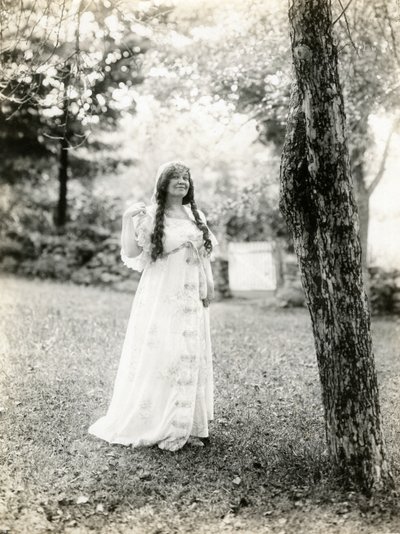 Grace Duffy Boylan mor til Malcolm Stuart Boylan, filminstruktør Hollywood, ca. 1905-17 (foto af gelatinesølv) af Jessie Tarbox Beals