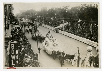 Historisk parade: overblik Central Park St Nicholas Float af Jessie Tarbox Beals