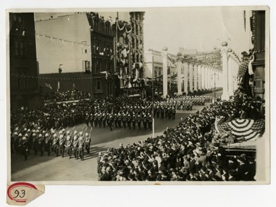 Militærparade ved Court of Honor Marines, Storbritannien af Jessie Tarbox Beals