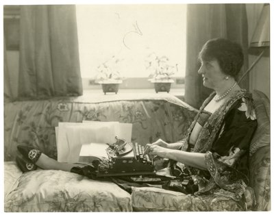 Fru Emily Post, forfatter til Etiquette, ca. 1926-28 af Jessie Tarbox Beals