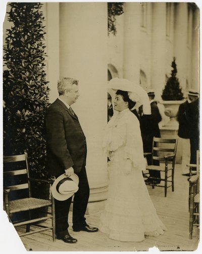 Mrs Norman Mack, Gov Odell, St Louis Exposition 1903 af Jessie Tarbox Beals