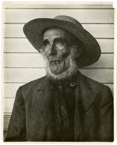 Gammel mand i stråhat, ca. 1905-40 (foto af gelatine sølv) af Jessie Tarbox Beals