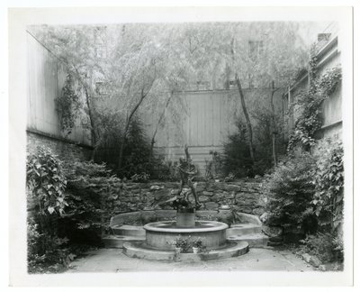 havefontæne, ca. 1905-40 (foto af gelatine sølv) af Jessie Tarbox Beals