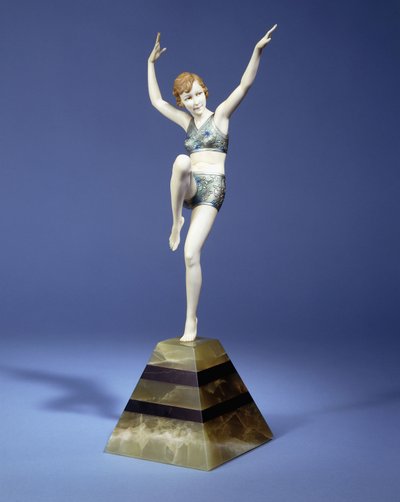 Beach Dancer, c.1935 (ronze and ivory, cold painted patina, green and black onyx base) dani af Johann Philipp Ferdinand Preiss