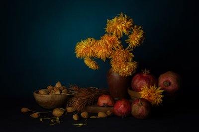 Efterårsblomsterstilleben af John-Mei Zhong