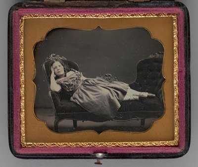 Unavngivet portræt af en pige tilbagelænet på en chaiselong, 1855. af John Adams Whipple