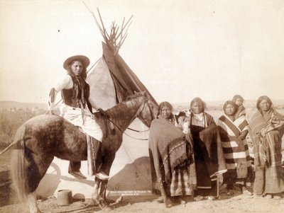Lakota indiske kvinder ved tipi, 1891 af John C. H. Grabill