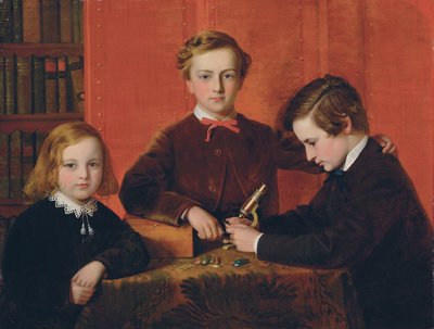 De unge mikroskopister: Portræt af Frank, Harry og Arthur Izod Richards, 10, 8 og 5 år, leger med et mikroskop af John Edgar Williams