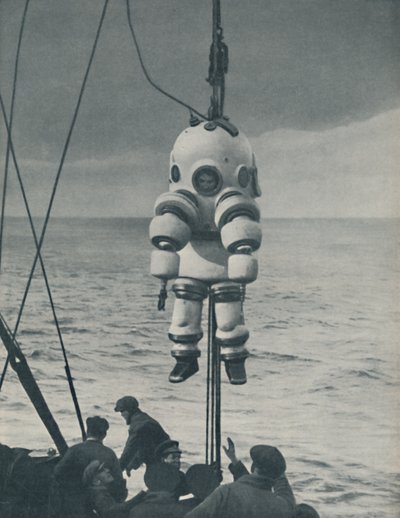 The Eternal Fight Against the Sea: Armored Casing for the Deep-Sea Diver, c1935dani af John Hammerton