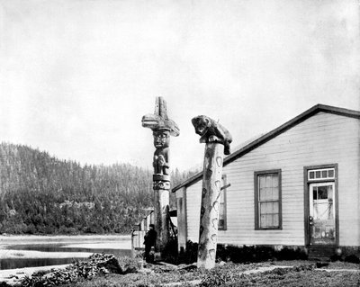 Totempæle, Alaska, USA, 1893. af John L. Stoddard