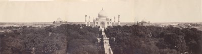 [Taj Mahal fra porten], januar-marts 1864. af John Murray