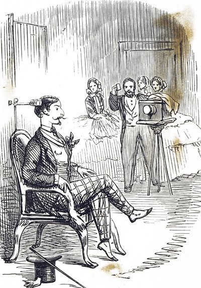 Tegneserie, der viser en hovedklemme, der bruges til at holde fotografens motiv stille af John Tenniel