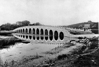 Kina, bro, ca. 1870 (foto) af John Thomson