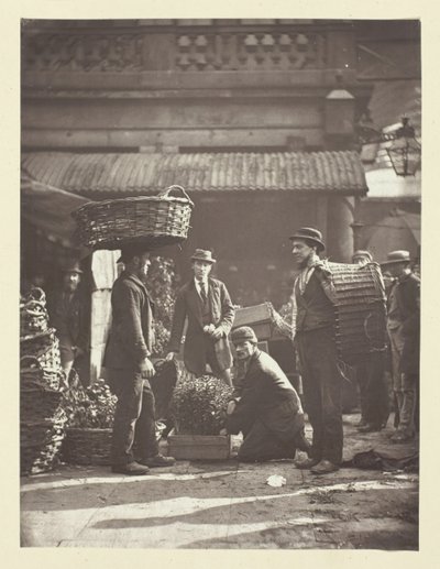 Covent Garden Labourers, 1881. af John Thomson