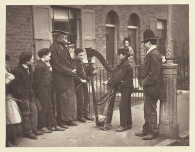 Halian Street Musicians, 1881. af John Thomson