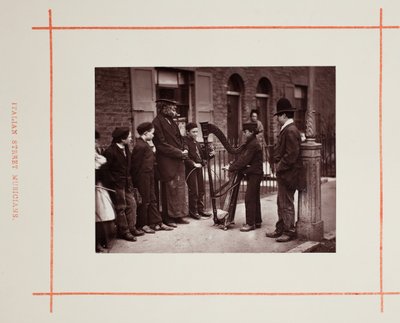 Italienske gademusikanter, 1877. af John Thomson