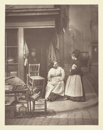 Gamle møbler, 1881. af John Thomson