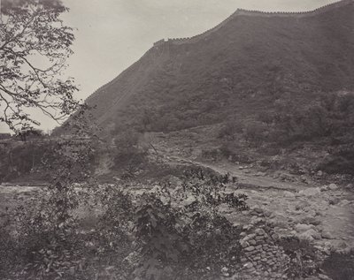Udsigt over Den Kinesiske Mur, Kina, ca. 1871. af John Thomson