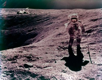 Astronaut Charles Duke på Descartes-landingsstedet, Apollo 16-mission, april 1972. af John Watts Young