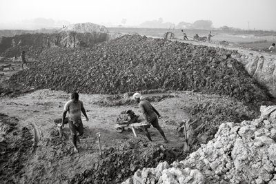 Murstensfabrikker i Kolkata, Indien, 2016 (foto) af Jon Nicholson