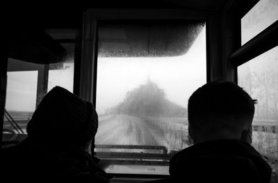 På vej til Mont St Michel, 2022 (foto) af Jon Nicholson