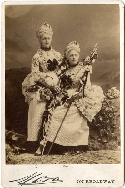 Rives Twins (sepia print) af José Maria Mora