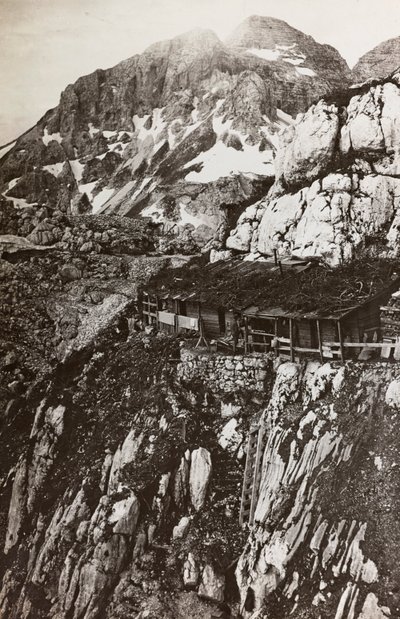 Album "Min verdenskrig - minder om den sydvestlige front i Kärnten, Italien, Trentino-Alto Adige) 31/03/1915-12/11/ 1918 - Josef Zohles Wien ": militærlejrbjerg (s/h) af Josef Zohles