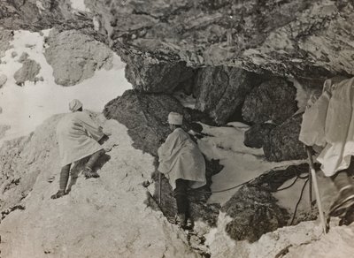 Album "Min verdenskrig - minder om den sydvestlige front i Kärnten, Italien, Trentino-Alto Adige) 31/03/1915-12/11/ 1918 - Josef Zohles Vienna ": militærbunker i et bjerg af Josef Zohles