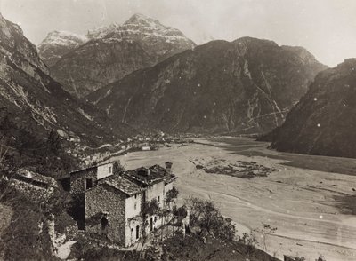 Album "Min verdenskrig - minder om den sydvestlige front i Kärnten, Italien, Trentino-Alto Adige) 31/03/1915-12/11/ 1918 - Josef Zohles Vienna ": udsigt over Chiusaforte (s/h ph) af Josef Zohles