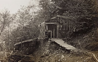 Album "Min verdenskrig - minder om den sydvestlige front i Kärnten, Italien, Trentino-Alto Adige) 31/03/1915-12/11/ 1918 - Josef Zohles Vienna ": militær barak (s/h foto) af Josef Zohles