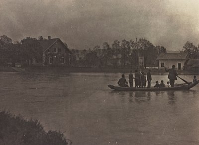 Album "Min verdenskrig - minder om den sydvestlige front i Kärnten, Italien, Trentino-Alto Adige) 31/03/1915-12/11/ 1918 - Josef Zohles Wien ": båd på floden Drava i af Josef Zohles
