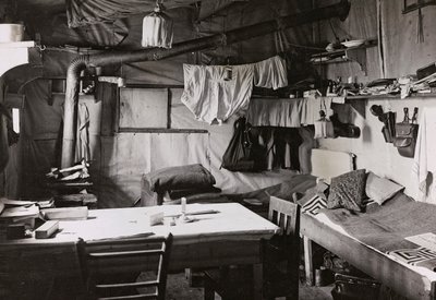 Album "Min verdenskrig - minder om den sydvestlige front i Kärnten, Italien, Trentino-Alto Adige) 31/03/1915-12/11/ 1918 - Josef Zohles Wien ": boligbetjente (s/h foto) af Josef Zohles
