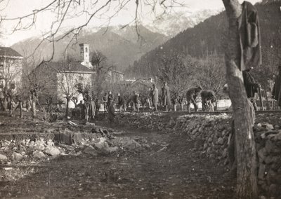 Album "Meine weltkriegs - Erinnerungen South-West Front (Carinthia, Italien, South Tyrol) (Min verdenskrig - minder om den sydvestlige front i Kärnten, Italien, Trentino-Alto Adige) 31/03/1915-12/11/ 1918 - Josef Zohles Wien ": soldater til at arbejde for  af Josef Zohles