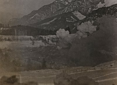 Album "Min verdenskrig - minder om den sydvestlige front i Kärnten, Italien, Trentino-Alto Adige) 31/03/1915-12/11/ 1918 - Josef Zohles Wien ": bombninger (s/h foto) af Josef Zohles